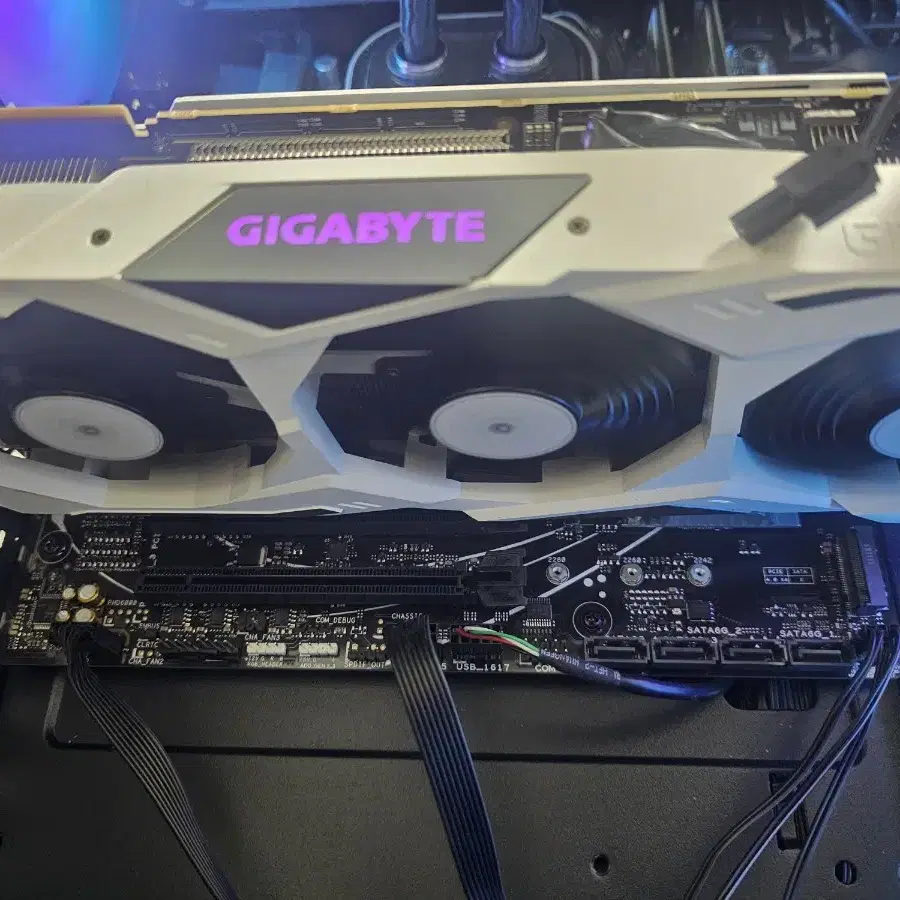 그래픽카드 rtx 2080 화이트 3팬