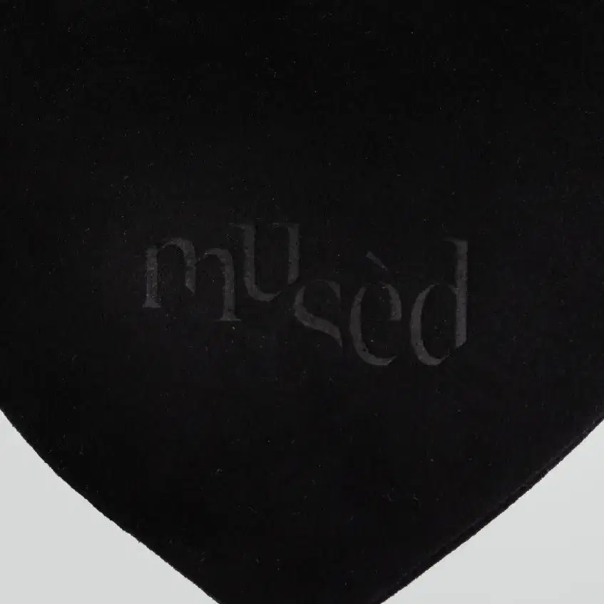 뮤제드 Mused Real Suede Heart Bag - Black