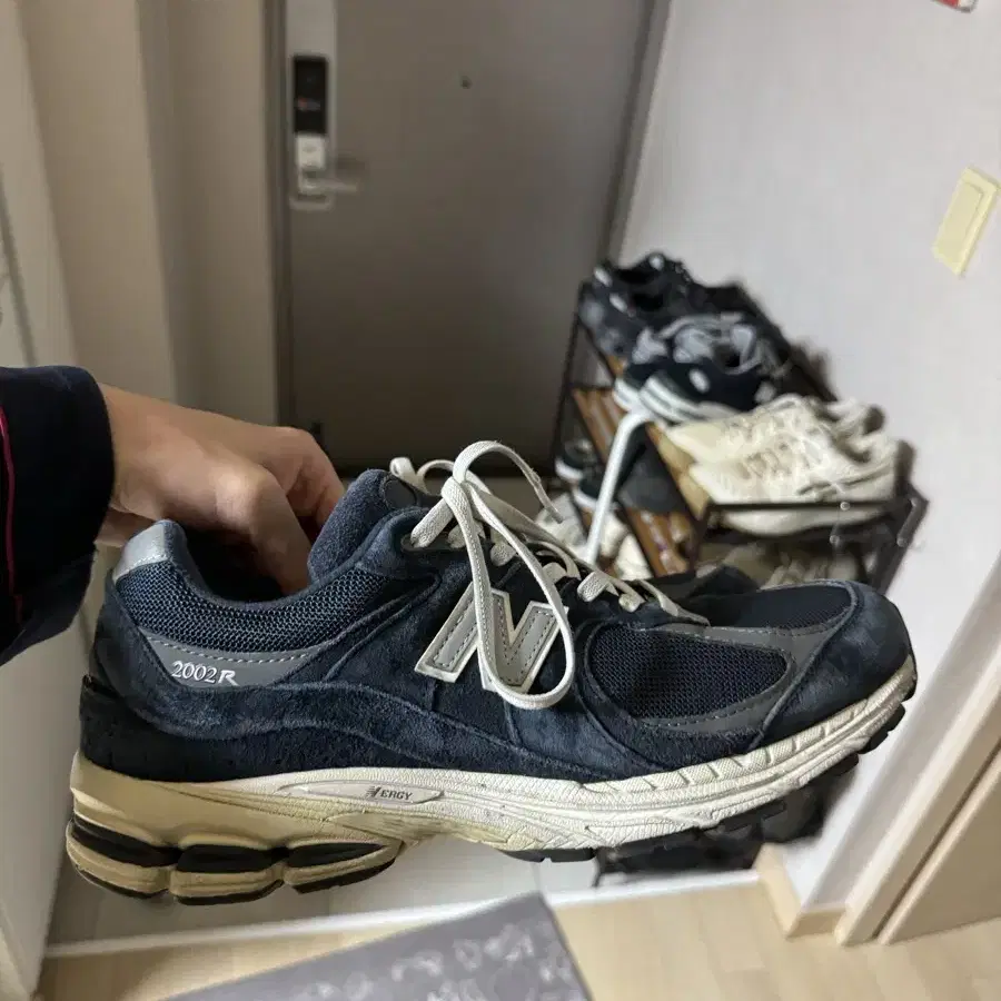 뉴발란스 2002R special vintage navy 285