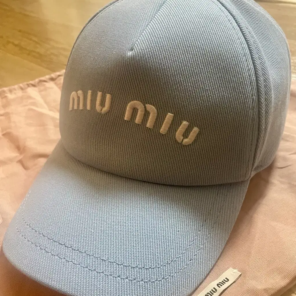 MIU MIU 미우미우 볼캡