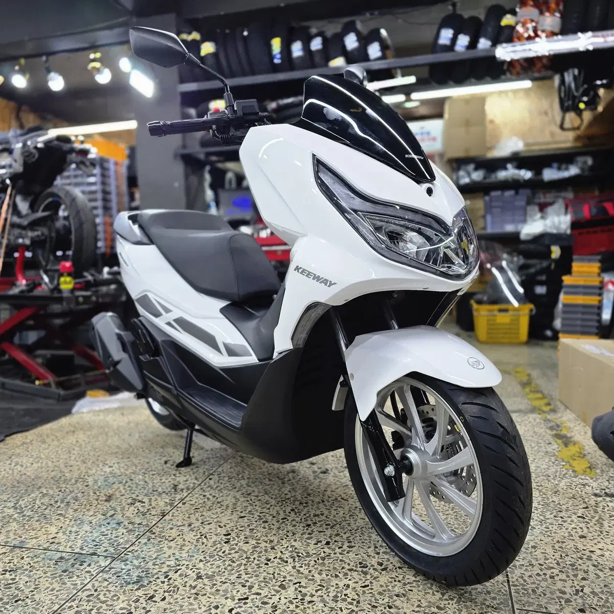 부산 키웨이 비에스테125 LX 신차 즉시출고가능 PCX NMAX