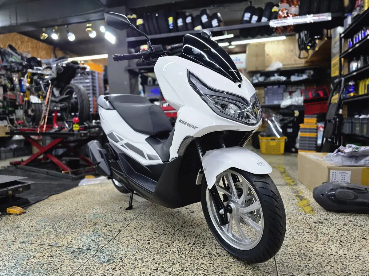 부산 키웨이 비에스테125 LX 신차 즉시출고가능 PCX NMAX