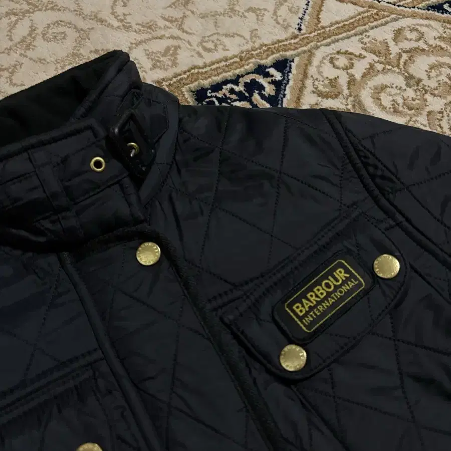 바버 인터네셔널 폴라 퀼팅 자켓 Barbour