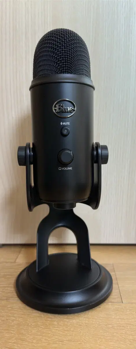 로지텍 BLUE YETI USB 마이크 블랙색상 팝니다.