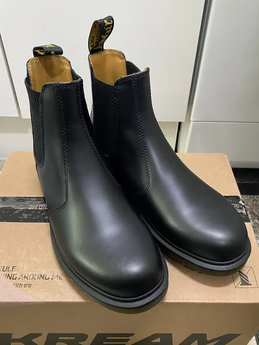 (270)닥터마틴 Dr. Martens 2976 Chelsea Black