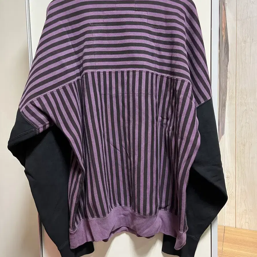 카브엠트 Overdye Stripe Crewneck Sweatshirts