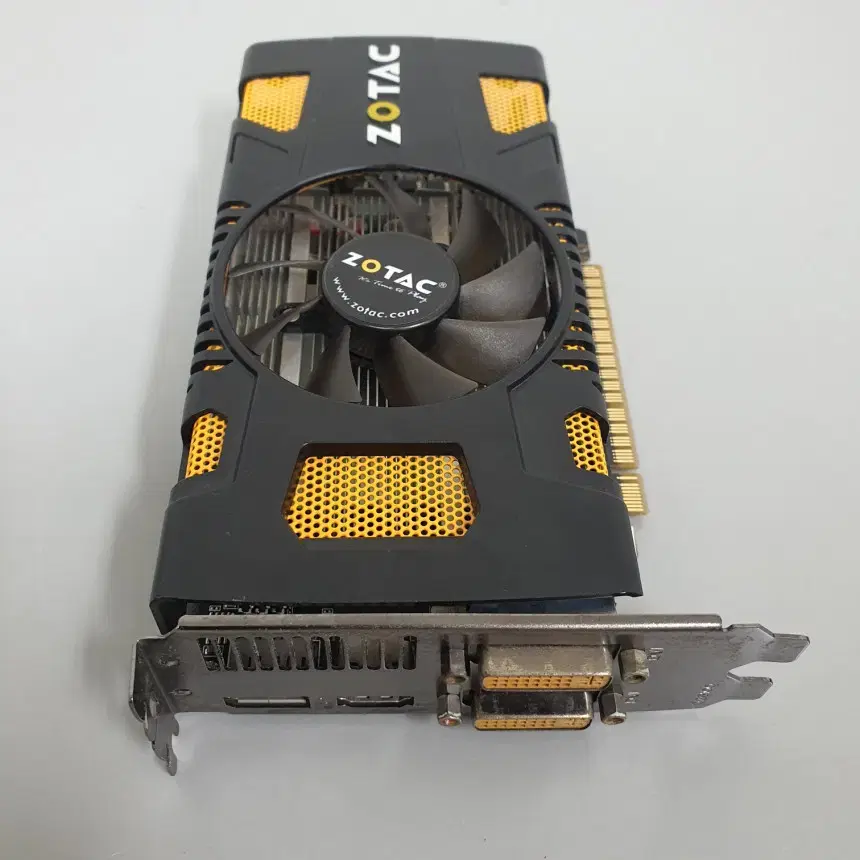 [무료배송] 중고 조텍 GTX550 Ti 다중모니터 그래픽카드 1GB