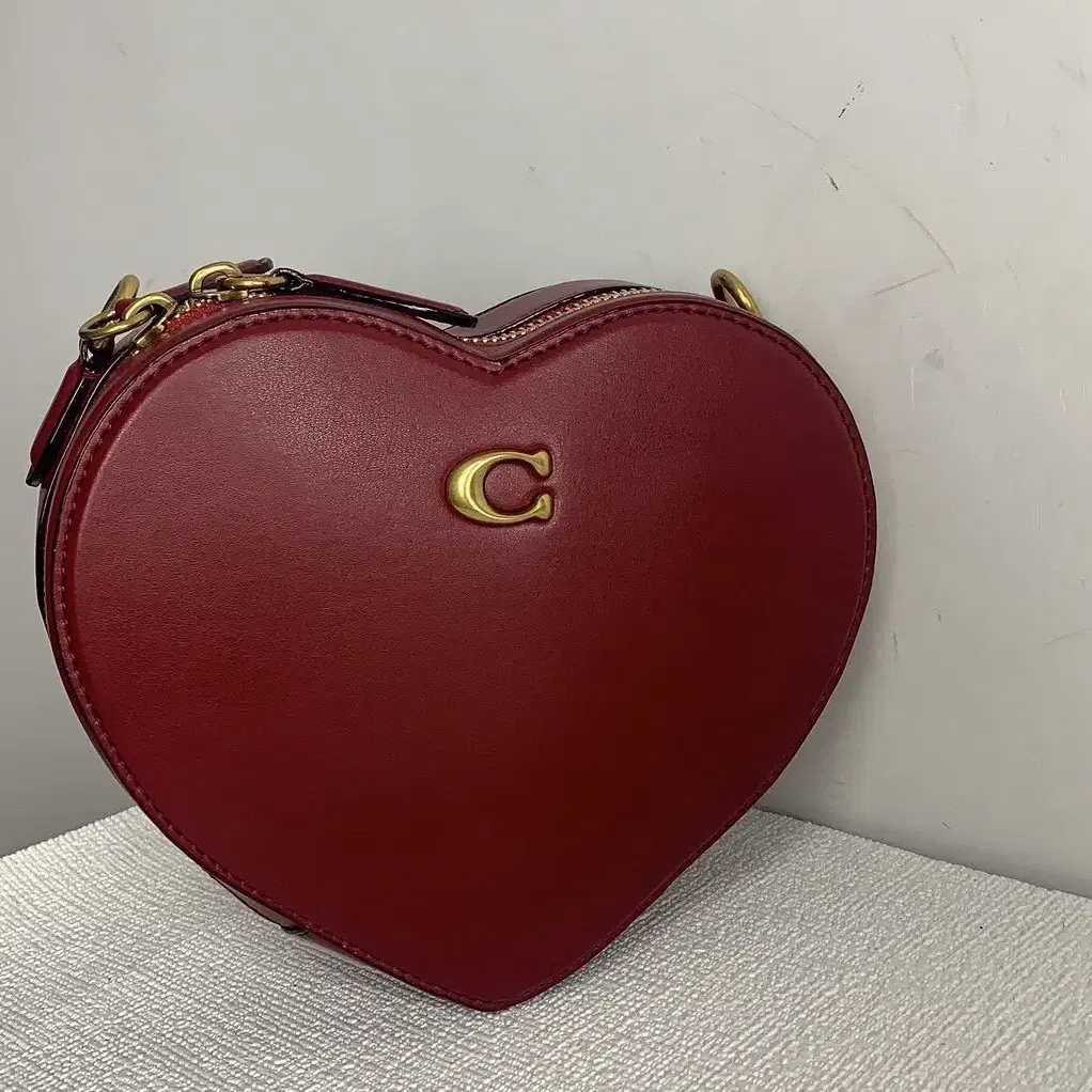 코치하트 가죽 크로스백 Heart Crossbody CE724