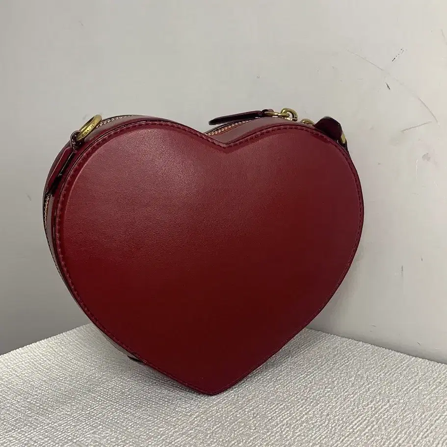 코치하트 가죽 크로스백 Heart Crossbody CE724