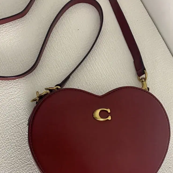 코치하트 가죽 크로스백 Heart Crossbody CE724