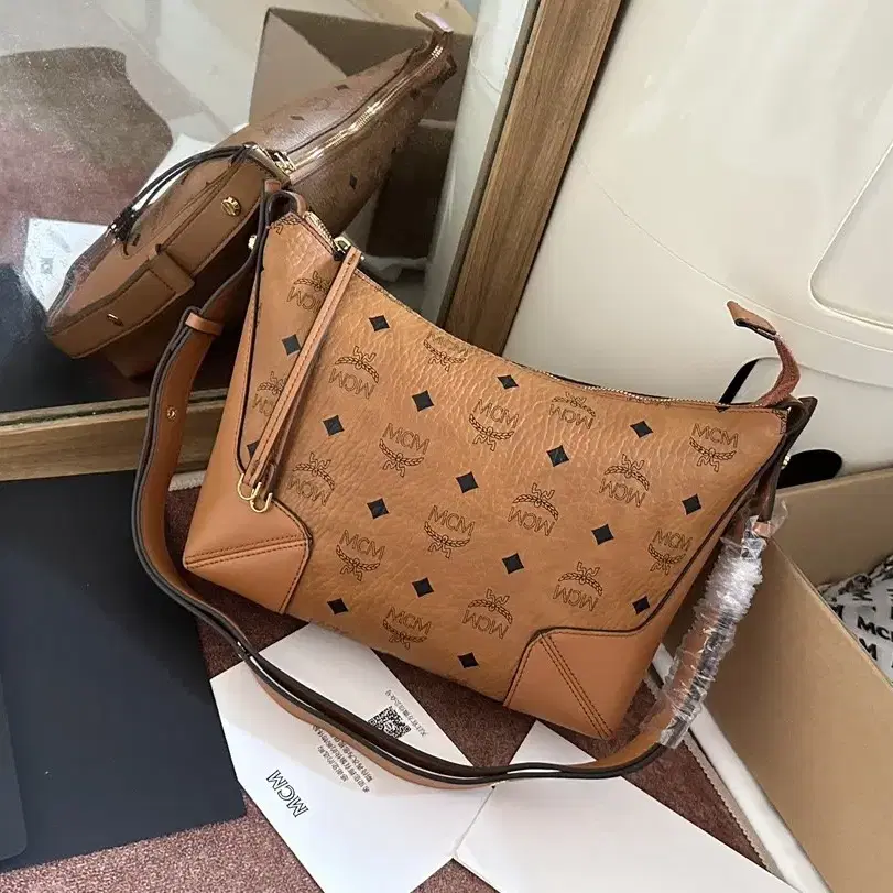 엠씨엠 MCM Aren Hobo