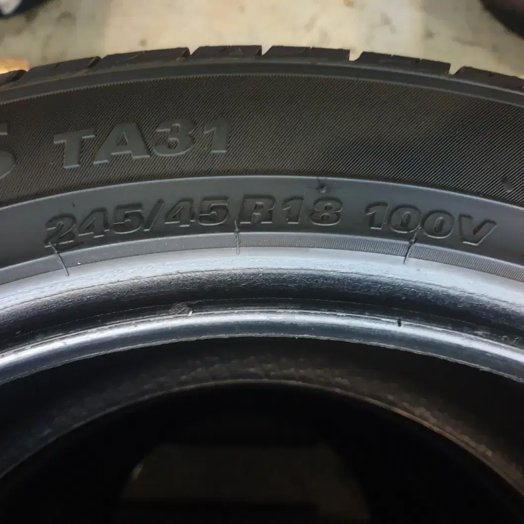 중고타이어 금호타이어 솔루스 TA31 245/45R18 4개 한대분 세트