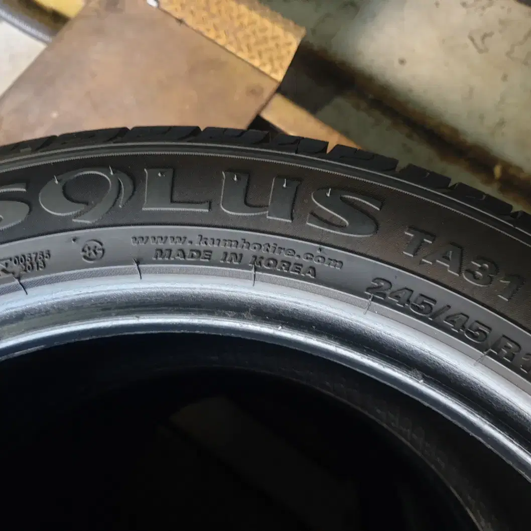 중고타이어 금호타이어 솔루스 TA31 245/45R18 4개 한대분 세트