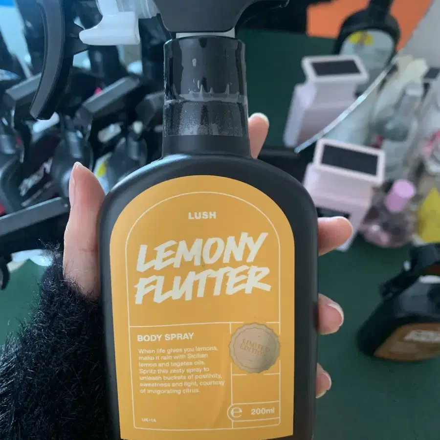 러쉬 바디스프레이 LEMONY FLUTTER