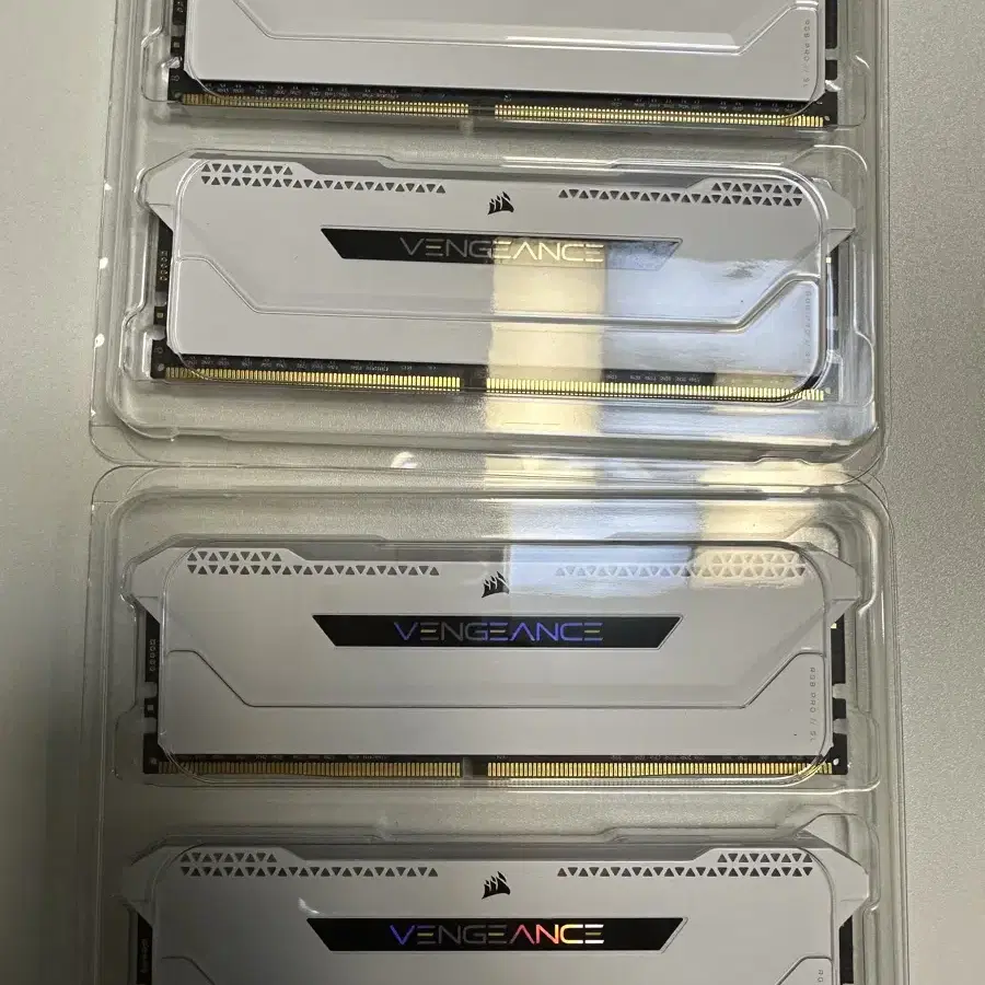 ddr4 커세어 벤젠스 프로 3200 8gb 쿼드킷 화이트