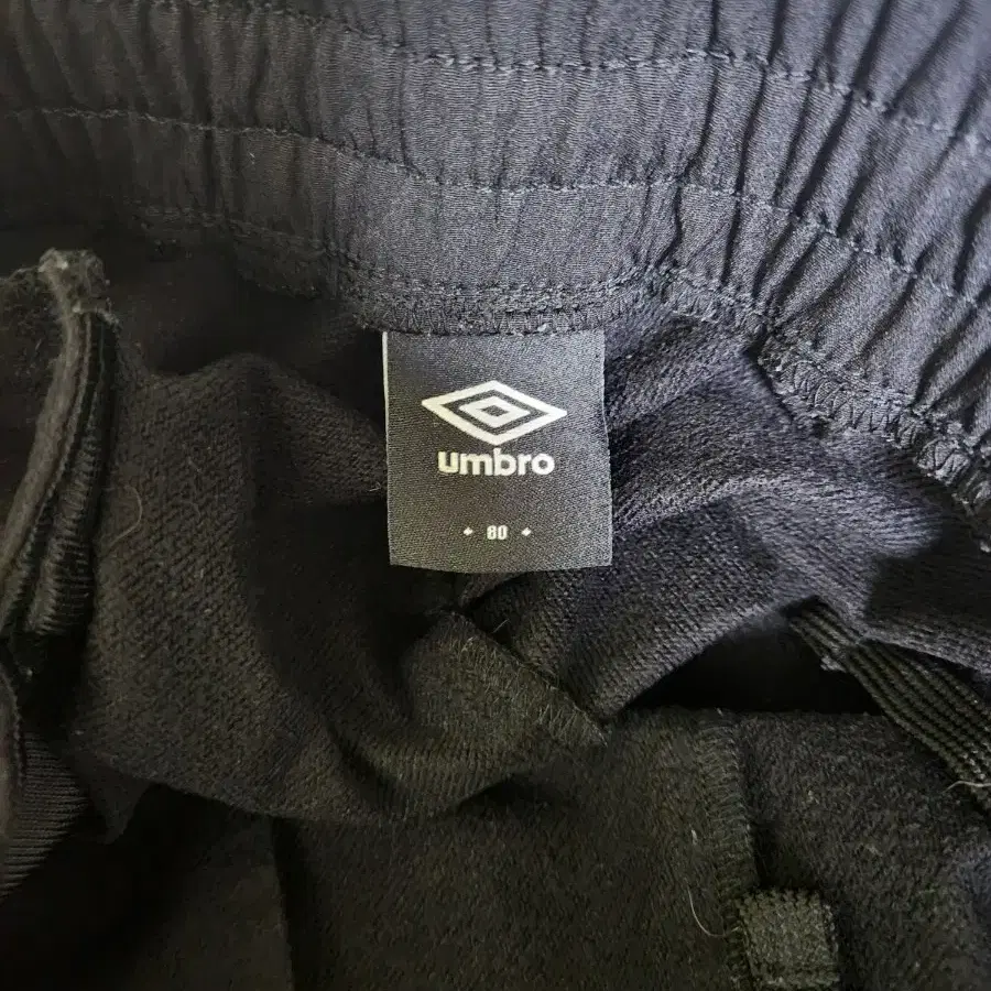 엄브로(umbro)바지 조거 팬츠 입니다.