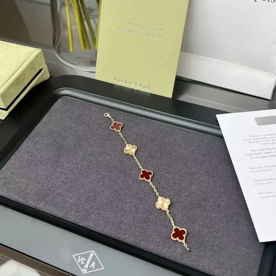 Van Cleef & Arpels반클리프 아르펠 세멜 네잎 클레이스 팔찌