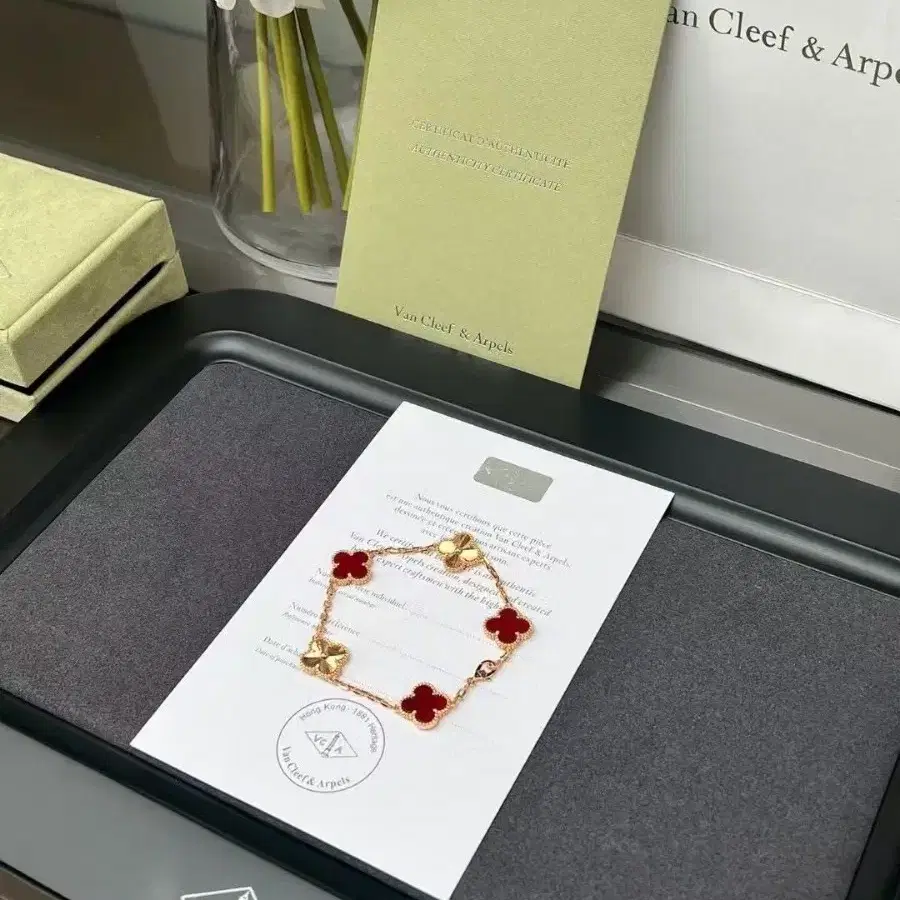 Van Cleef & Arpels반클리프 아르펠 세멜 네잎 클레이스 팔찌