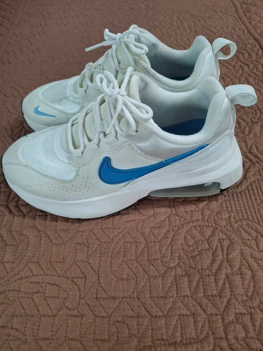 230 Nike Air Max Sneakers 230 3184