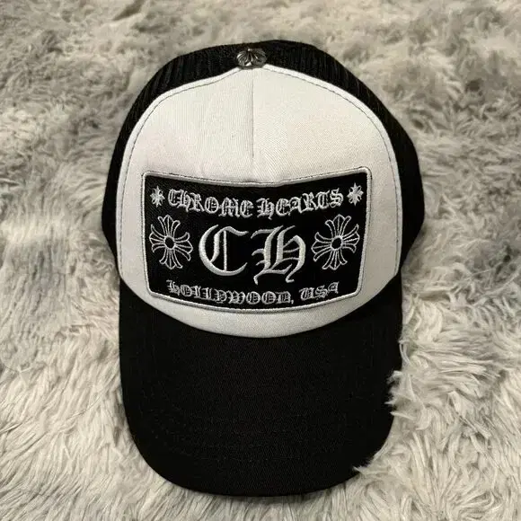 흑백 모자 Chrome Hearts