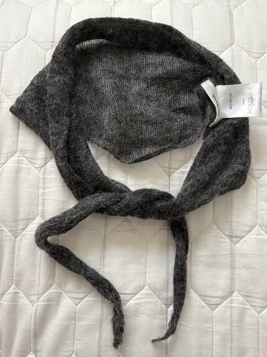 Monoha Mohair triangle shawl dark gray