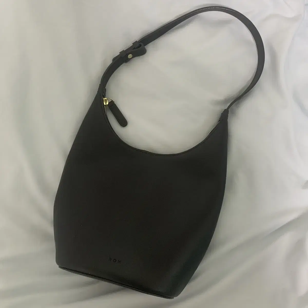 로서울 mini around hobo bag black