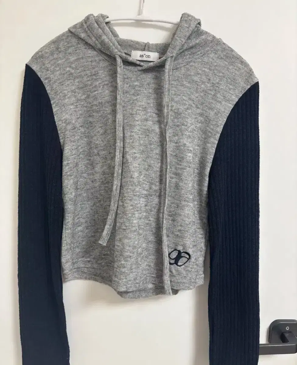 애즈온 후드니트 그레이/ POP REGLAN LOGO HOOD KNIT