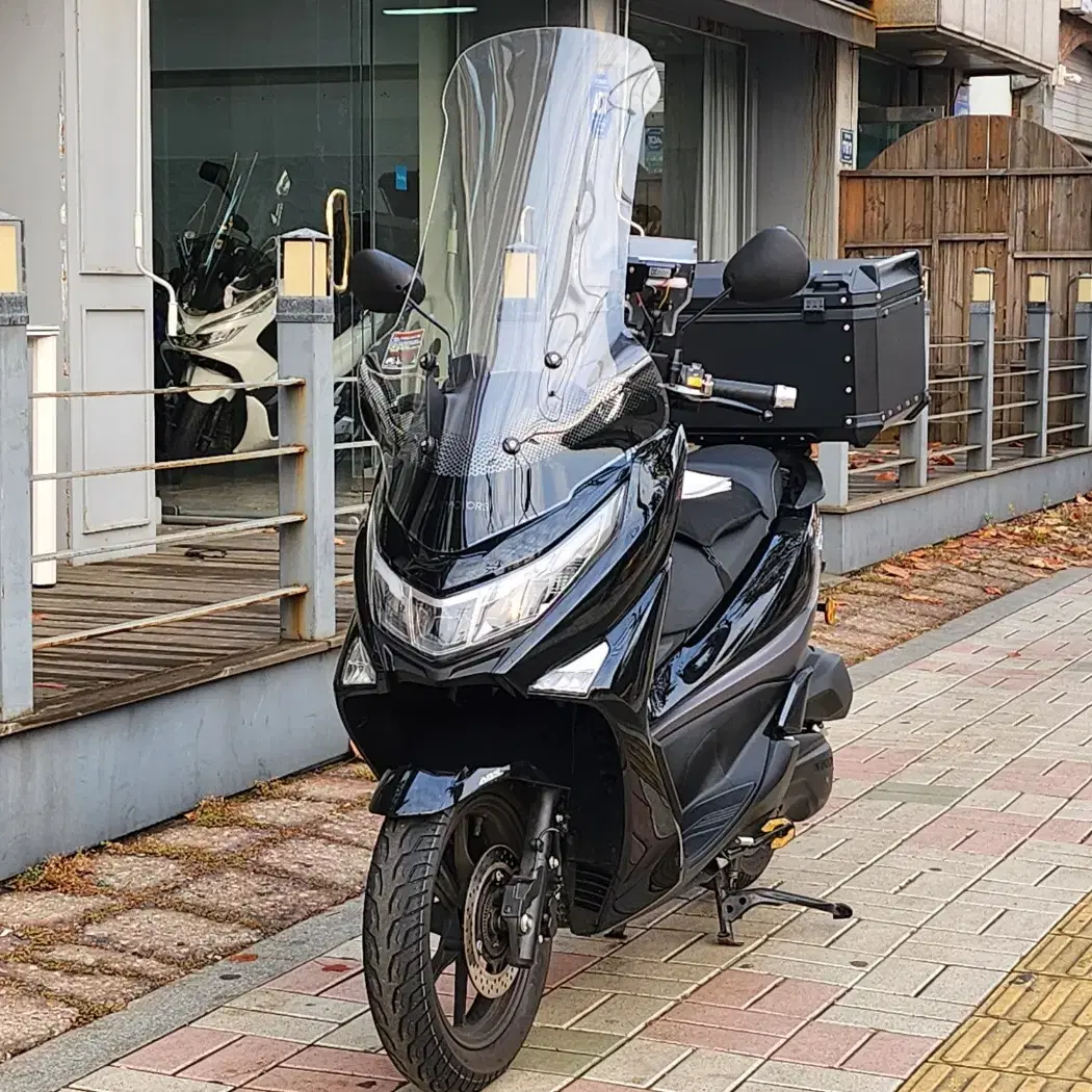 2023년식 디앤에이모터스 UHR125 1인신조 2290KM 판매합니다.