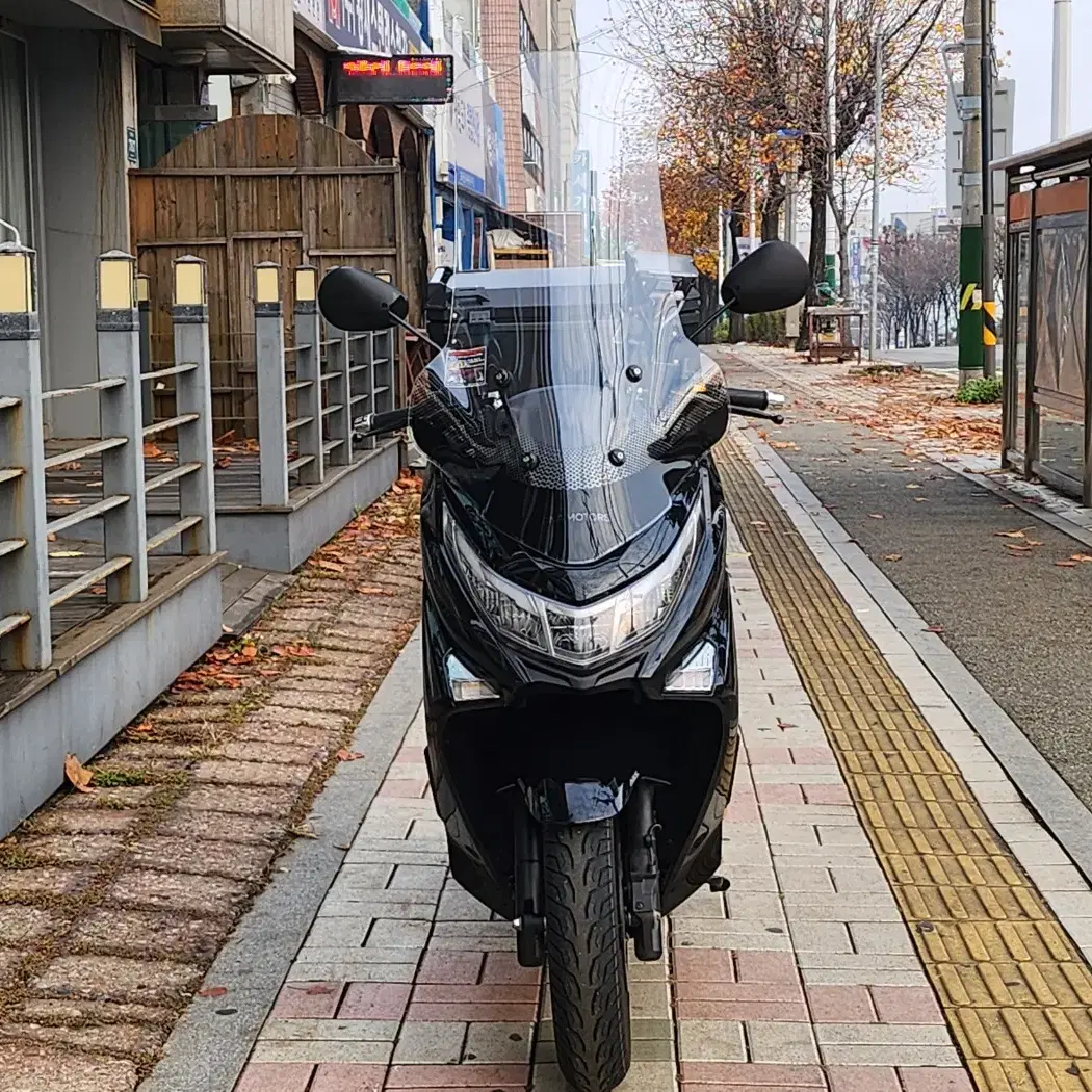 2023년식 디앤에이모터스 UHR125 1인신조 2290KM 판매합니다.