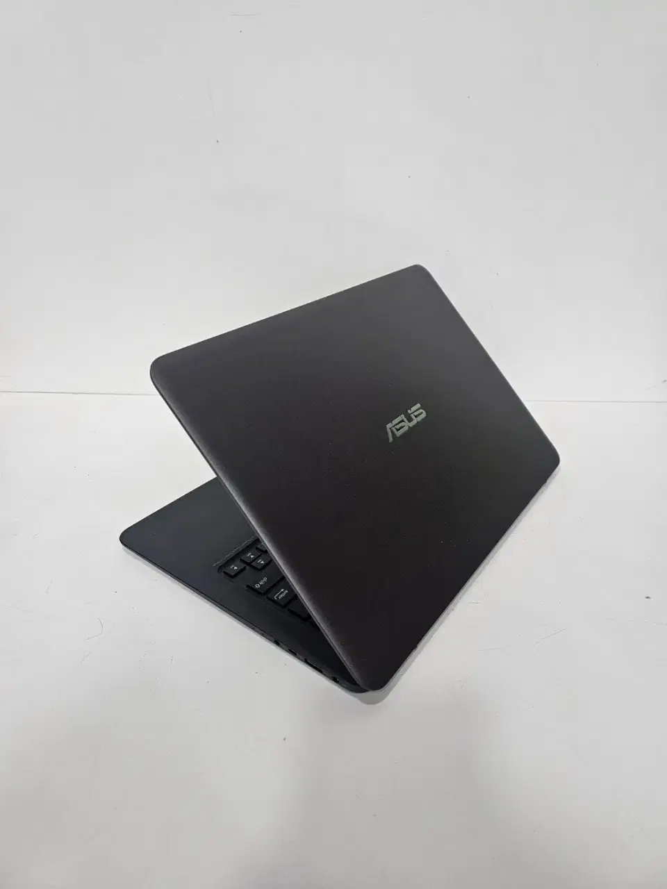 651번 ASUS 13인치 초슬림형 풀HD 노트북 팝니다!!