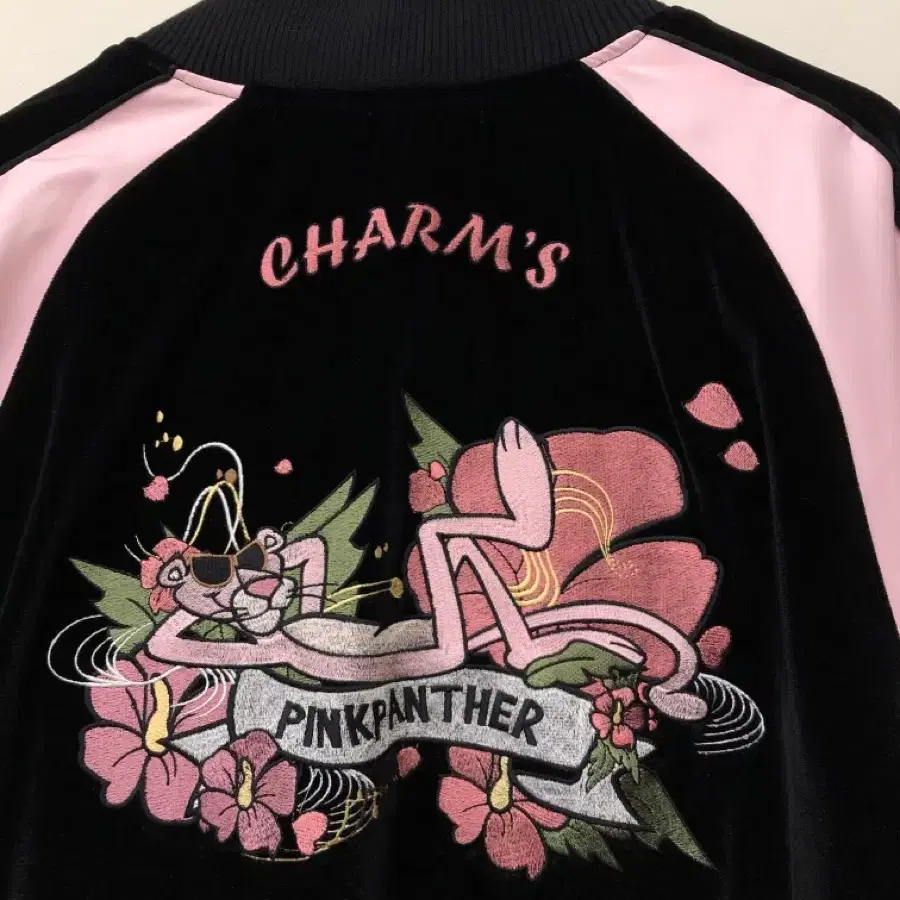 CHARMS X PINK PENDER 콜라보 스카쟌