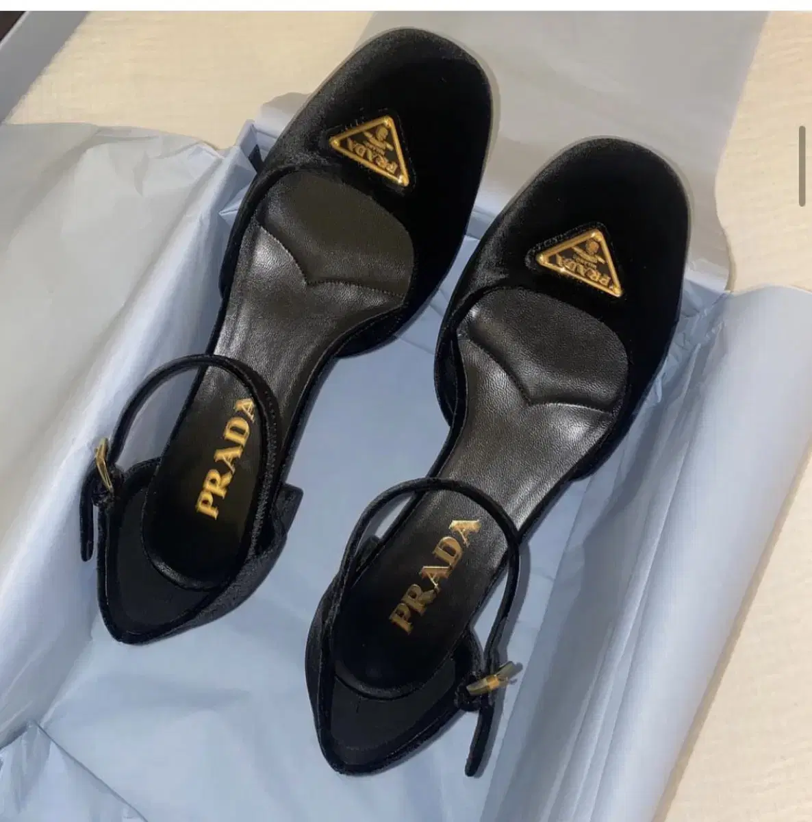 Prada Velvet Mary Jane size 36