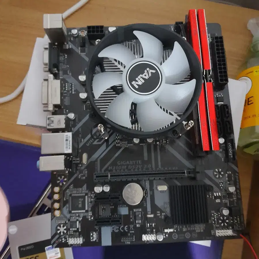 메인보드 i7 9700kf팜 , 8램 2개 16램  포함,