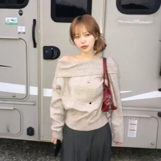 급전)아워캐비넷 miu off knit