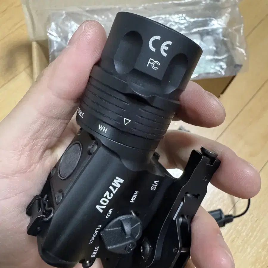 슈어파이어 M720V Raid 검정색 팝니다.