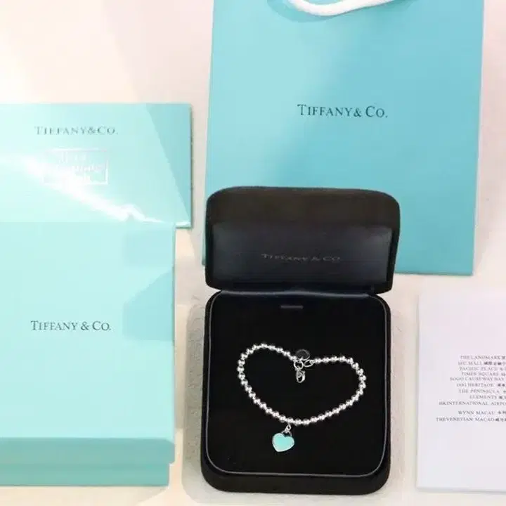 Tiffany & Co.티파니앤코의 블루 에나멜 하트 팔찌