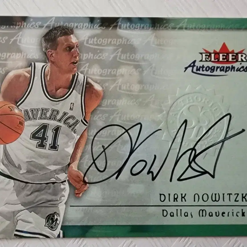 2000-01 Fleer Dirk Nowitzki Signed Auto