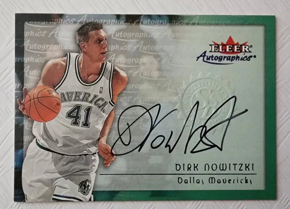 2000-01 Fleer Dirk Nowitzki Signed Auto