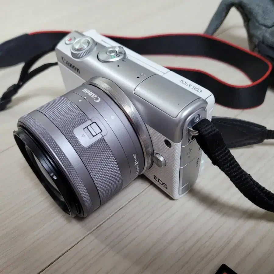 캐논 미러리스 카메라 EOS M100 과 15-45 렌즈 세트