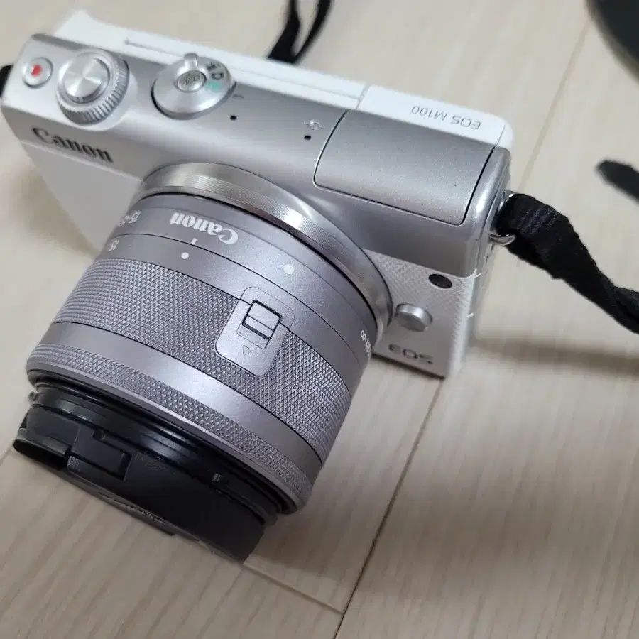 캐논 미러리스 카메라 EOS M100 과 15-45 렌즈 세트