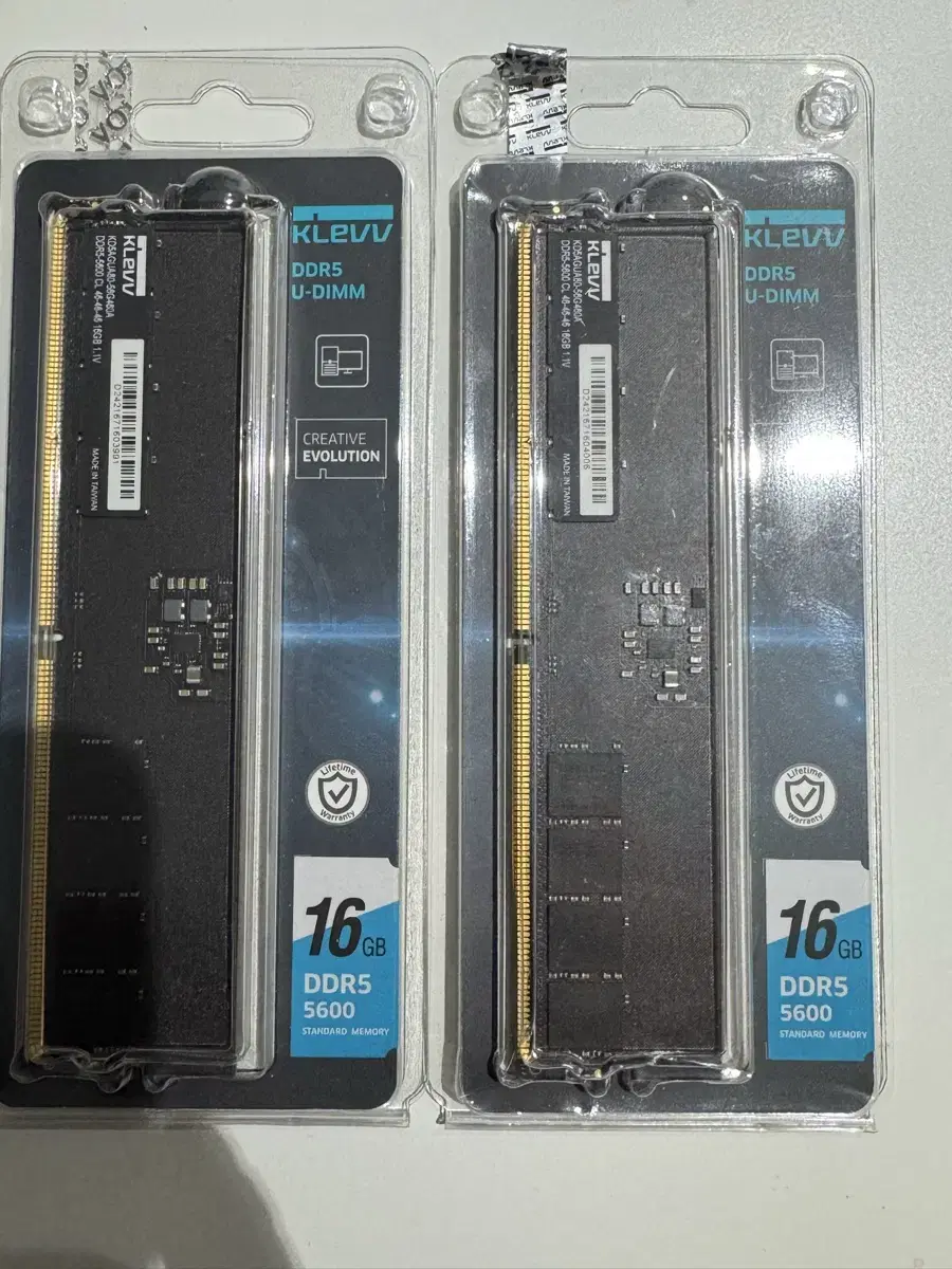 ESSENCORE KLEVV DDR5-5600 32g(16g*2) 팝니다