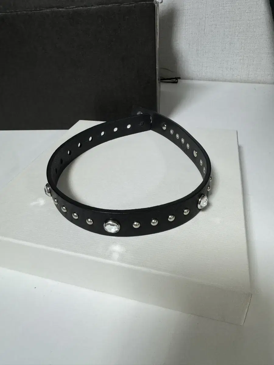 NVRFRGT 네버포겟 STUDDED LEATHER CHOKER 미사용