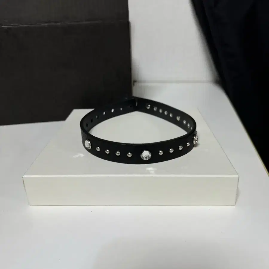 NVRFRGT 네버포겟 STUDDED LEATHER CHOKER 미사용