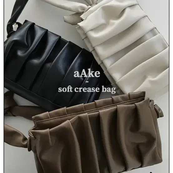 아케  SOFT CREASE BAG 아이보리