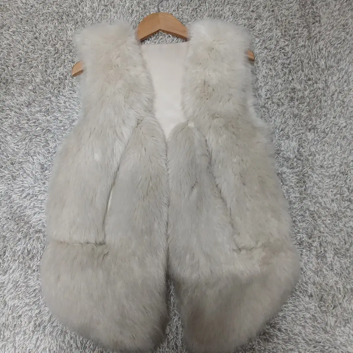 White fur vest S