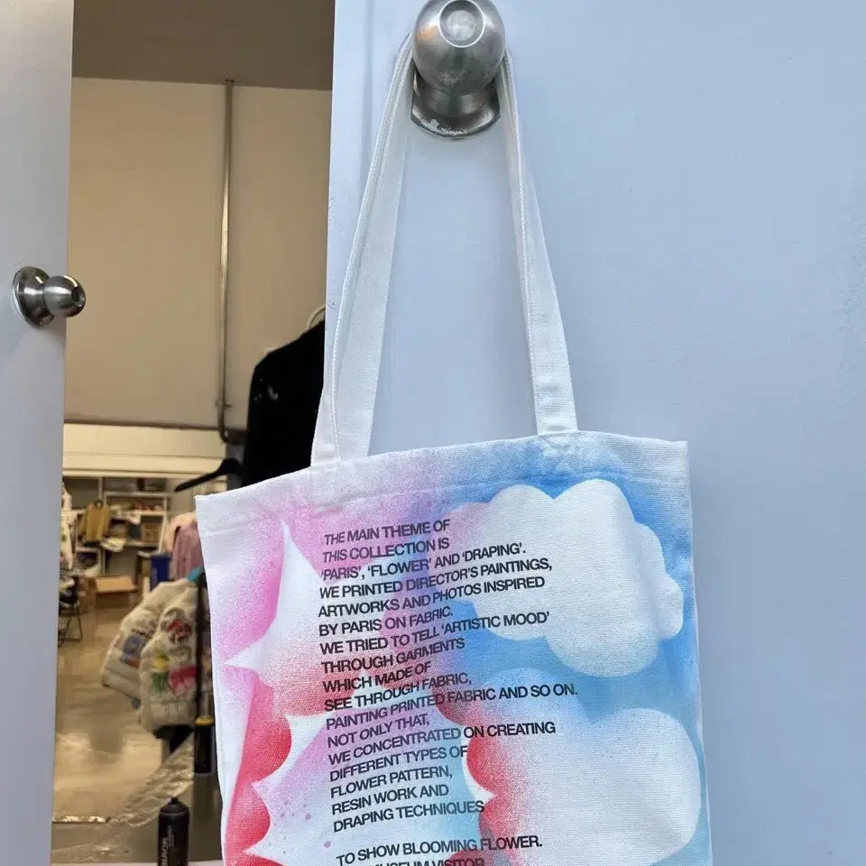 【THE MUSEUM VISITOR】MULTI SPRAYED ECOBAG (WHITE) MULTI SPRAYED ECOBAG (WHITE) : THE MUSEUM VISITOR