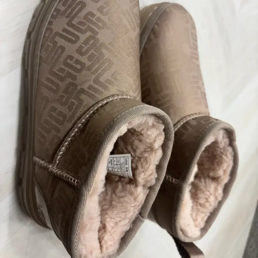 UGG 어그 Australia 클래식 울트라 미니 모노그램 부츠여성용 팔