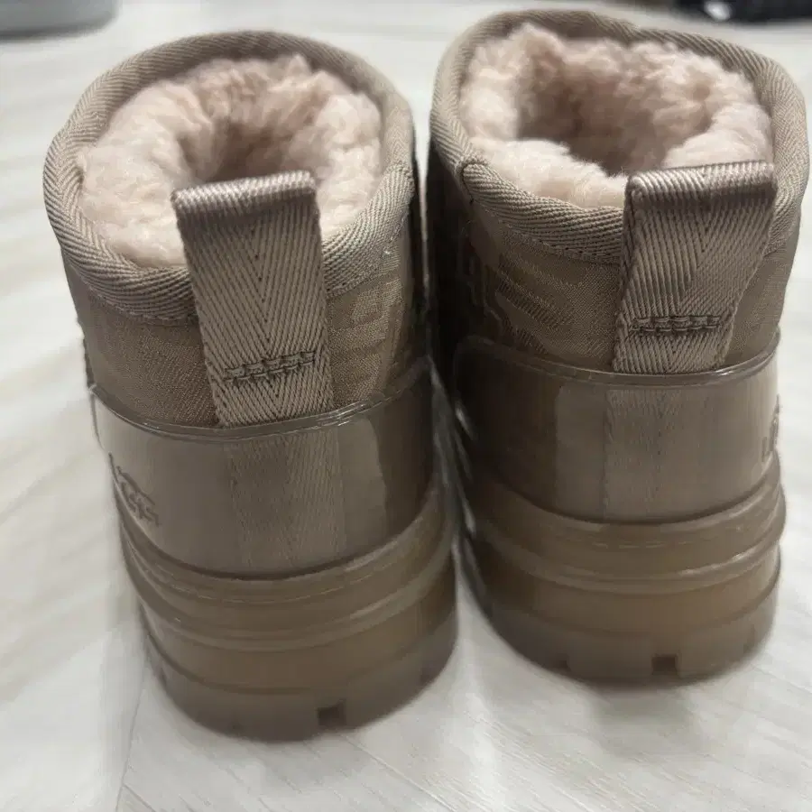 UGG 어그 Australia 클래식 울트라 미니 모노그램 부츠여성용 팔