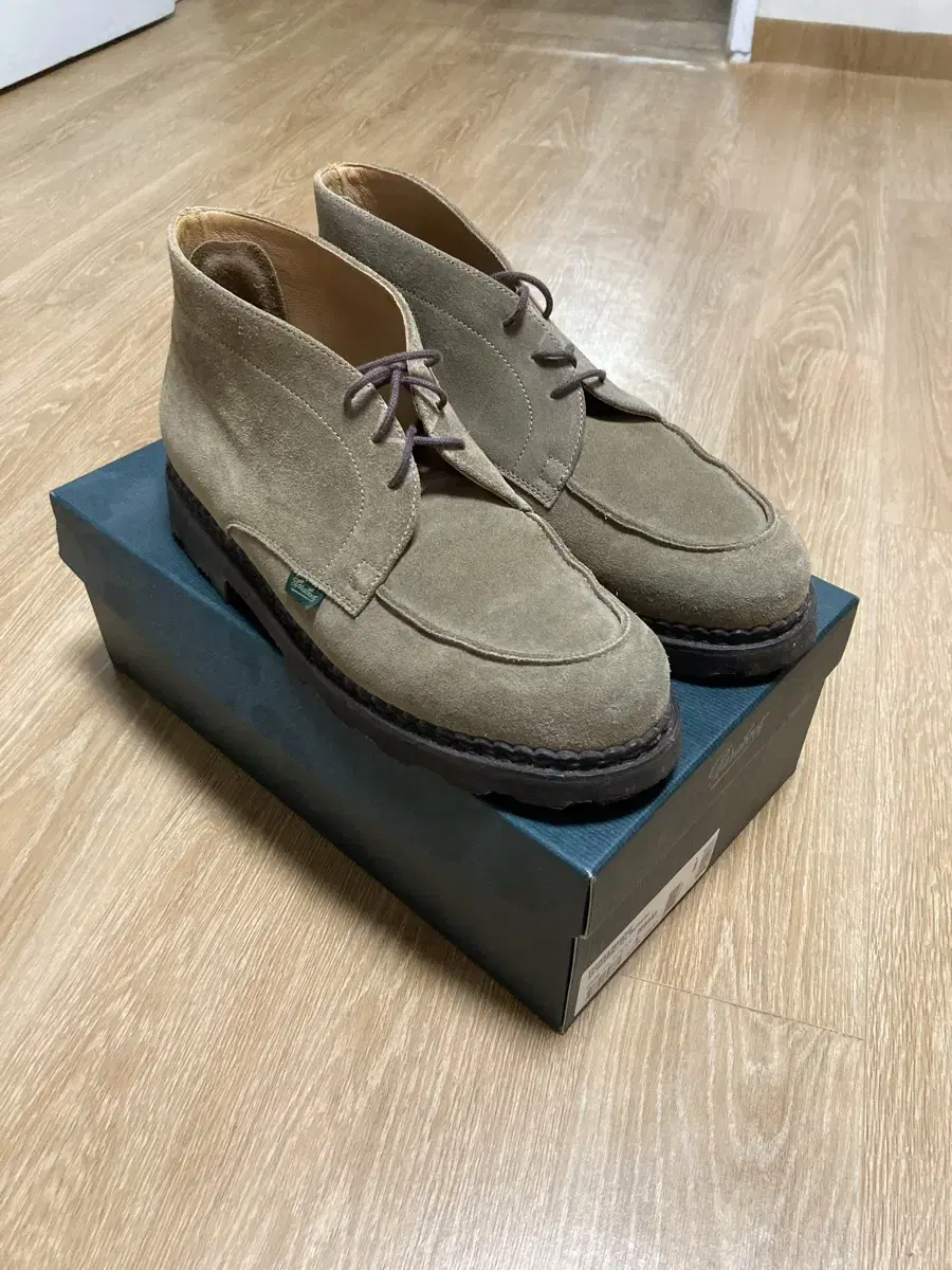 파라부트 아펜쳐 처카 Army Suede