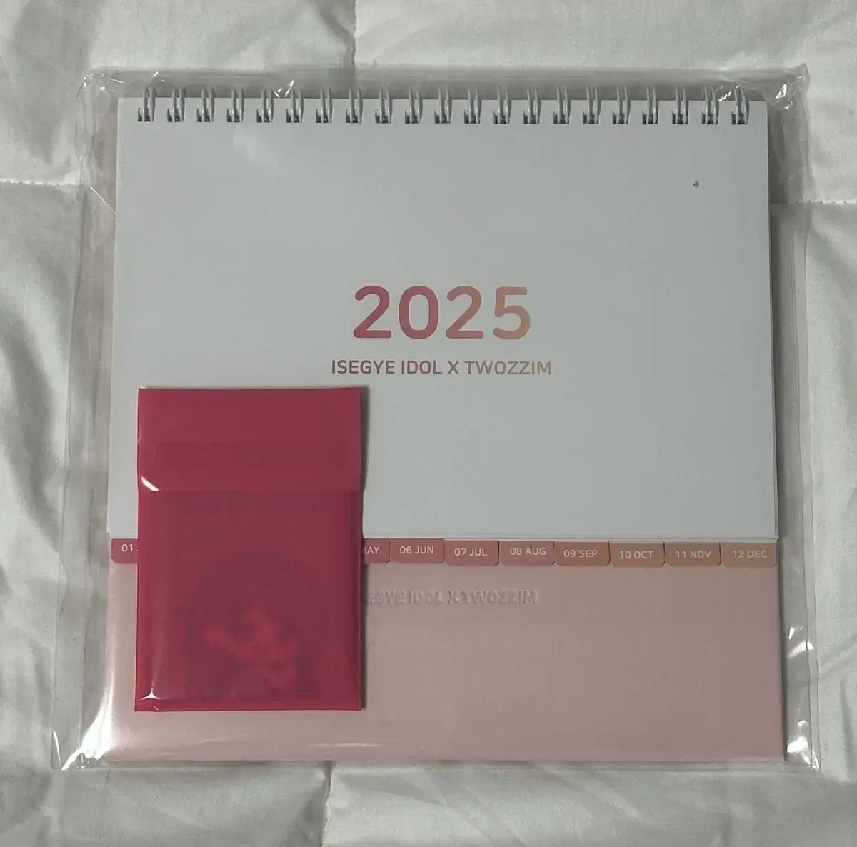 Isedol Doojjim Calendar + Photocard B Set New